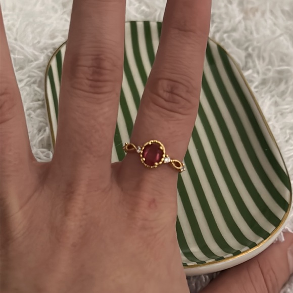 💎BOGO FREE💎 Gold colored ring with reddish stone - Picture 4 of 4